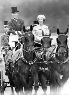 Mail Newspapers Prints: Queen Elizabeth & Prince Philip arrive at Smith Lawn in horse & carriage