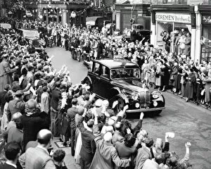 Royalty Collection: The Queens coronation drive through London