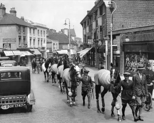 Thirties Prints: Racehorses at Epsom 1936