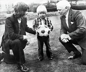 Images Dated 4th January 2024: Raich Carter junior, with father Horatio Raich Carter, former Sunderland FC captain and Bobby Kerr