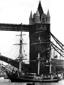 Ship Prints: Replica sailing ship The Bounty