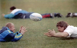 Rugby Union Collection: Richard Hill and flanker Mick Skinner training for the 1991 Rugby World Cup