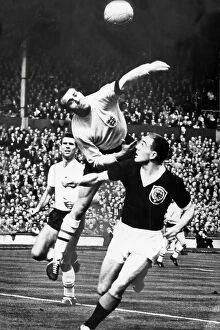 England v Scotland Collection: Ron Springett (England) saves from Ian St John of Scotland in 1961