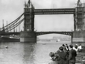 Rowers at Tower Bridge