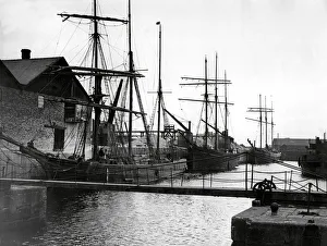 Ships Prints: Sailing ships in Runcorn Dock, Cheshire 1934