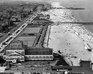 Thirties Prints: The seafront and Britannia Pier, Great Yarmouth 1935