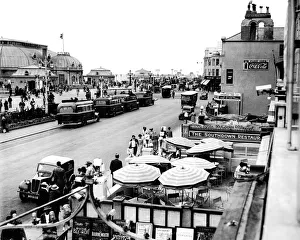 Beaches Prints: The seafront promenade at Worthing, Sussex