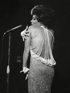 Mail Newspapers Prints: Shirley Bassey on stage