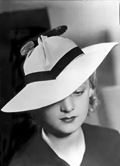 Images Dated 3rd July 2018: Smart 1930s hat