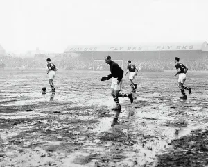Archive Prints: Southend United v Manchester City (0-1) FA Cup 4th round at Roots Hall 1956