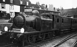 Trains Collection: Steam engine entering station in the Isle of Wight