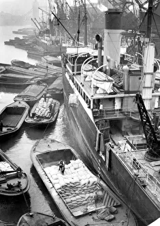 A steamer unloading in London docks