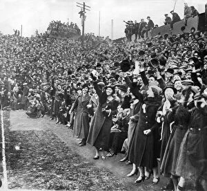 Football Grounds and Crowds Collection: Supporters of Luton FC in1935