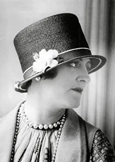 Fashions From The 1930s Prints: Twenties straw hat