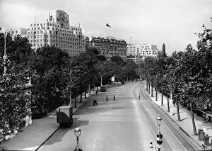 Images Dated 12th April 2019: Victoria Embankment London, 1937