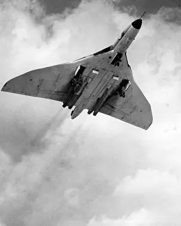 Aircraft Prints: Vulcan delta wing bomber in flight, 1972