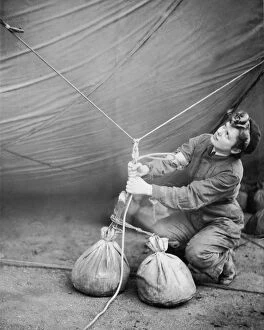 Britain at War Collection: WaF checking barrage balloon