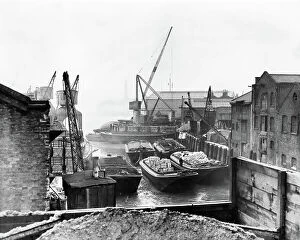Images Dated 22nd November 2023: Wharf at the Lime House, Limehouse, East London 1935