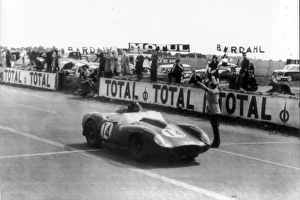 Motoring Prints: The winning Ferrari crosses the line during the 1958 Le Mans 24 Hours Race