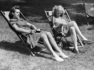 Britain at War Collection: Women relaxing in the park in 1942