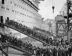 Ships Collection: Workers board the Queen Mary